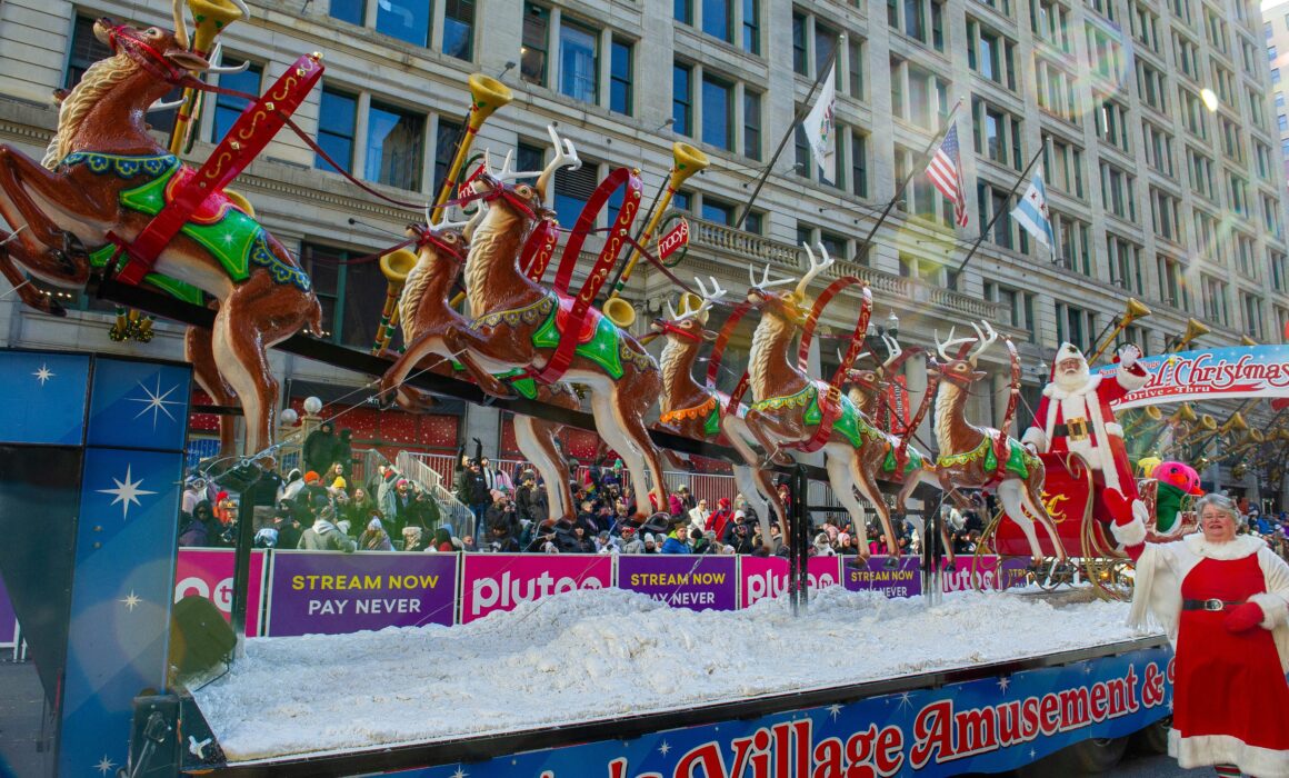 Santa and Mrs Claus with their reindeer float at the 2023 Chicago Thanksgiving Parade